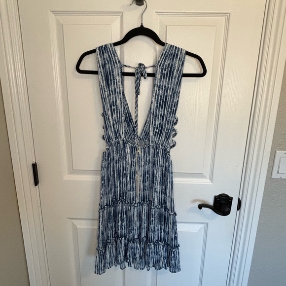 NWT Shop Neighbor Navy Cut Out V Dress - Picture 6 of 11